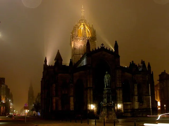 St giles cathedral at night